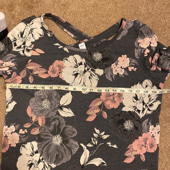 Old Navy Active Sweatshirt Open Back - Picture 5 of 7